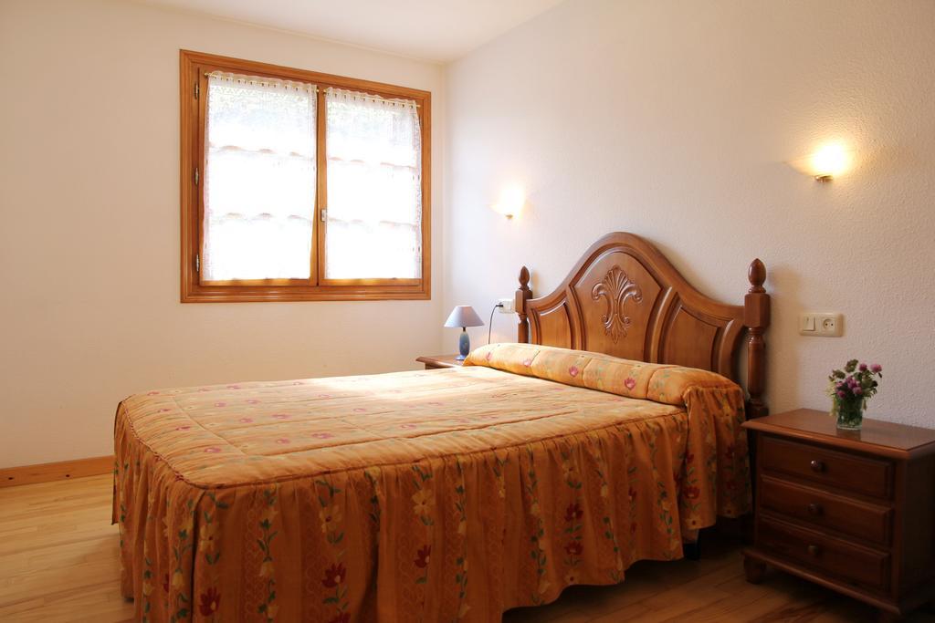 Apartamentos Los Tilos Benasque Quarto foto